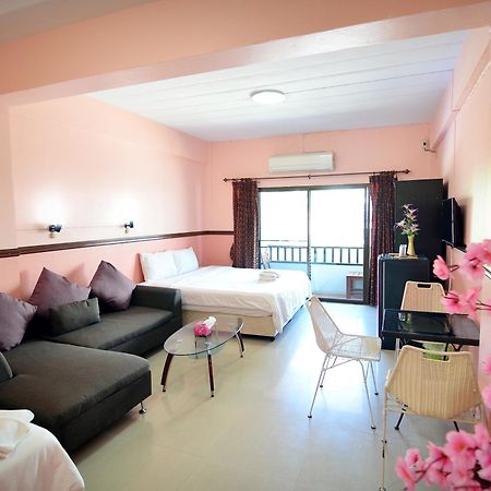 The Famous House - Jomtien Hotel Kültér fotó