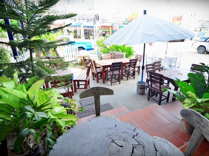 The Famous House - Jomtien Hotel Kültér fotó