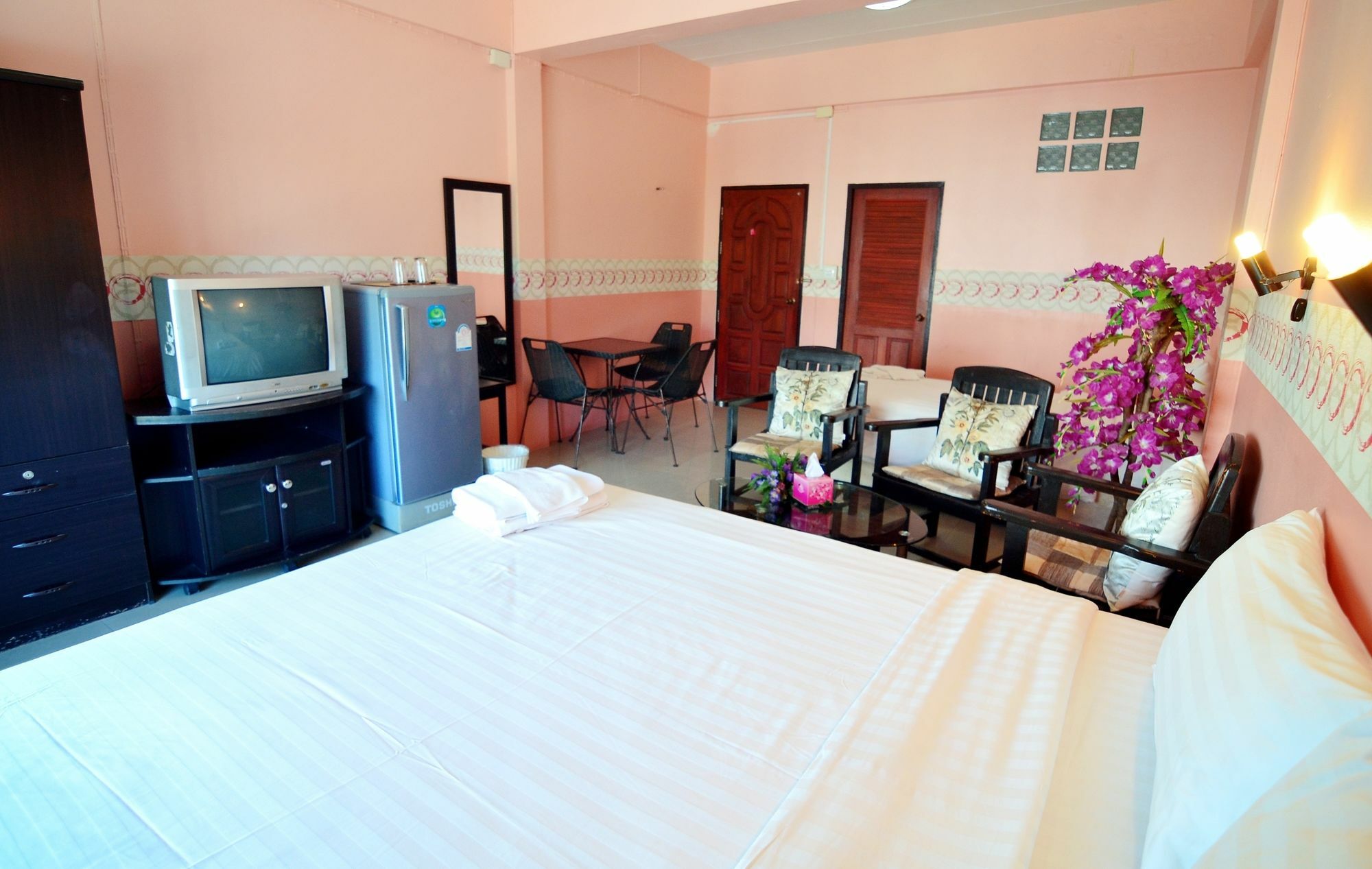 The Famous House - Jomtien Hotel Kültér fotó