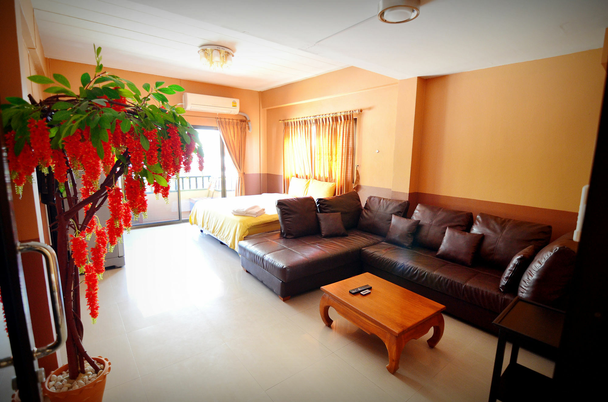 The Famous House - Jomtien Hotel Kültér fotó