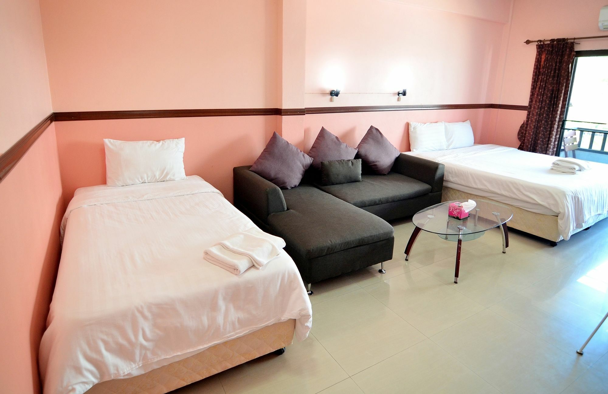 The Famous House - Jomtien Hotel Kültér fotó